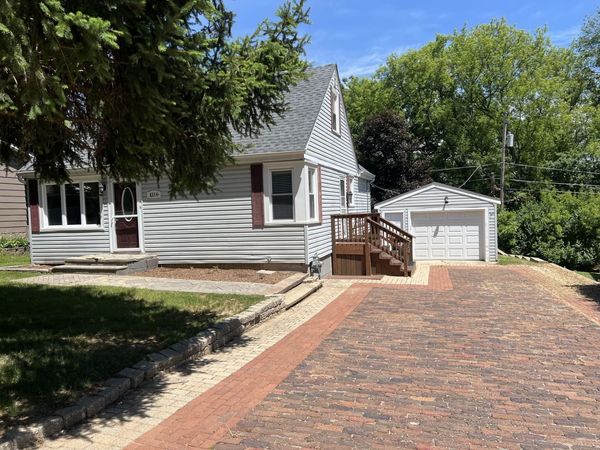 6314 Hillcrest Road , Cary, IL 60013