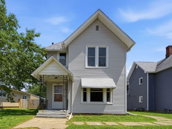 2707 Pershing Boulevard , Clinton, IA 52732