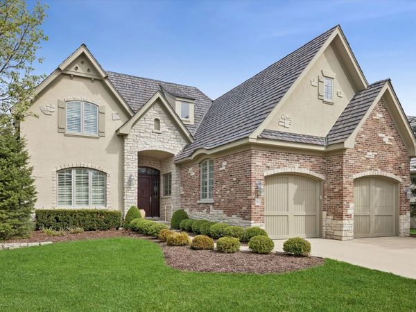 64 Forest Gate Circle, Oak Brook, IL 60523