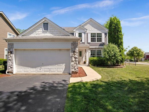 345 Mayfair Lane, South Elgin, IL 60177