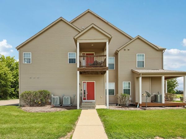 661 Stonegate Drive , Sycamore, IL 60178
