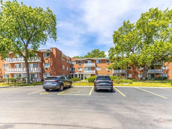 25 E Palatine Road , Unit 309, Arlington Heights, IL 60004