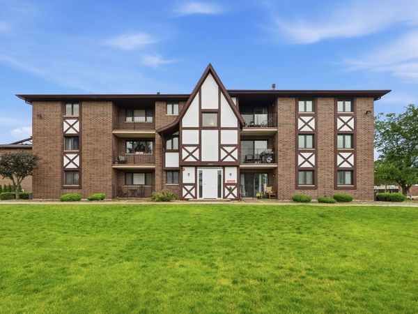 10521 S Roberts Road , Unit 3A, Palos Hills, IL 60465