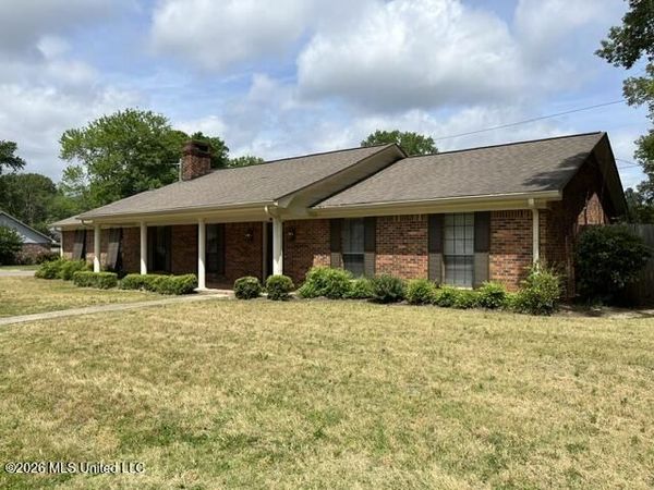 304 Shadowood Lane, Starkville, MS 39759