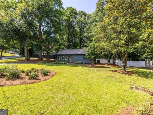 1802 La Dawn Lane NW, Atlanta, GA 30318