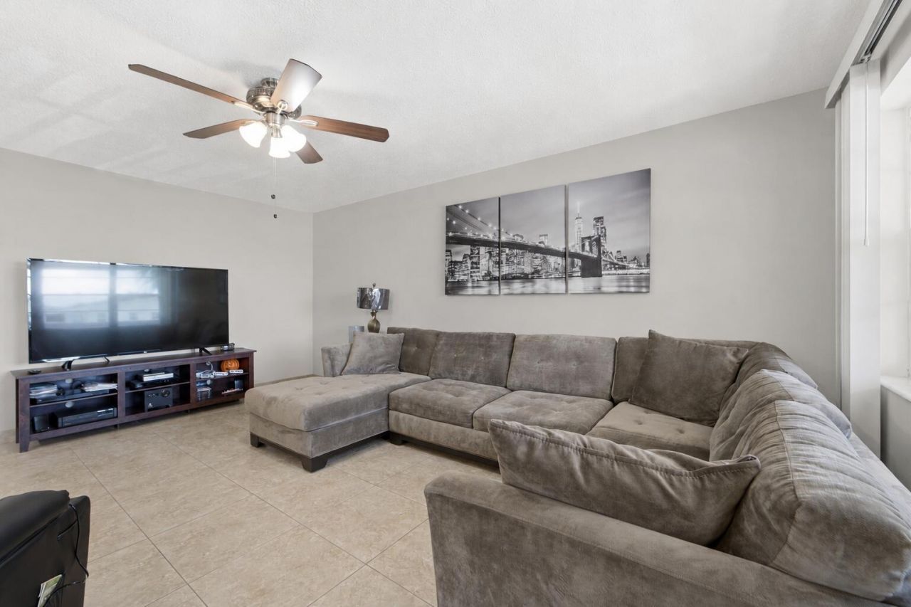 170 Kent J, West Palm Beach, FL 33417 Photo