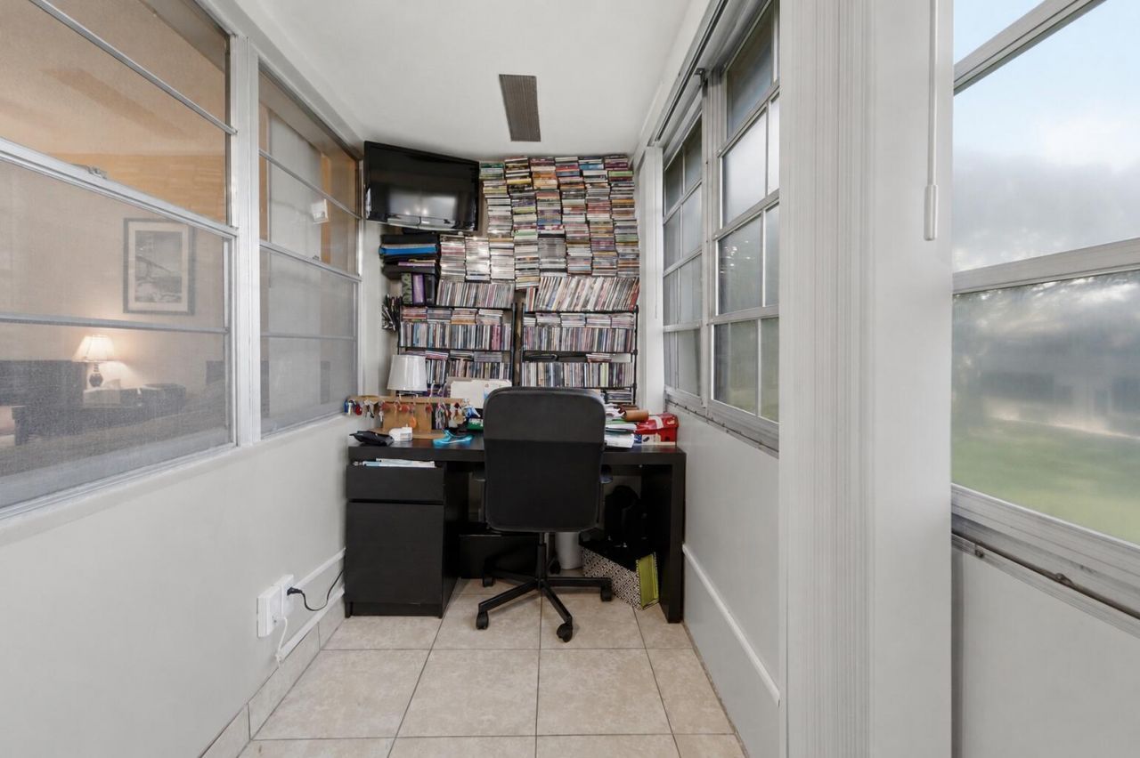 170 Kent J, West Palm Beach, FL 33417 Photo