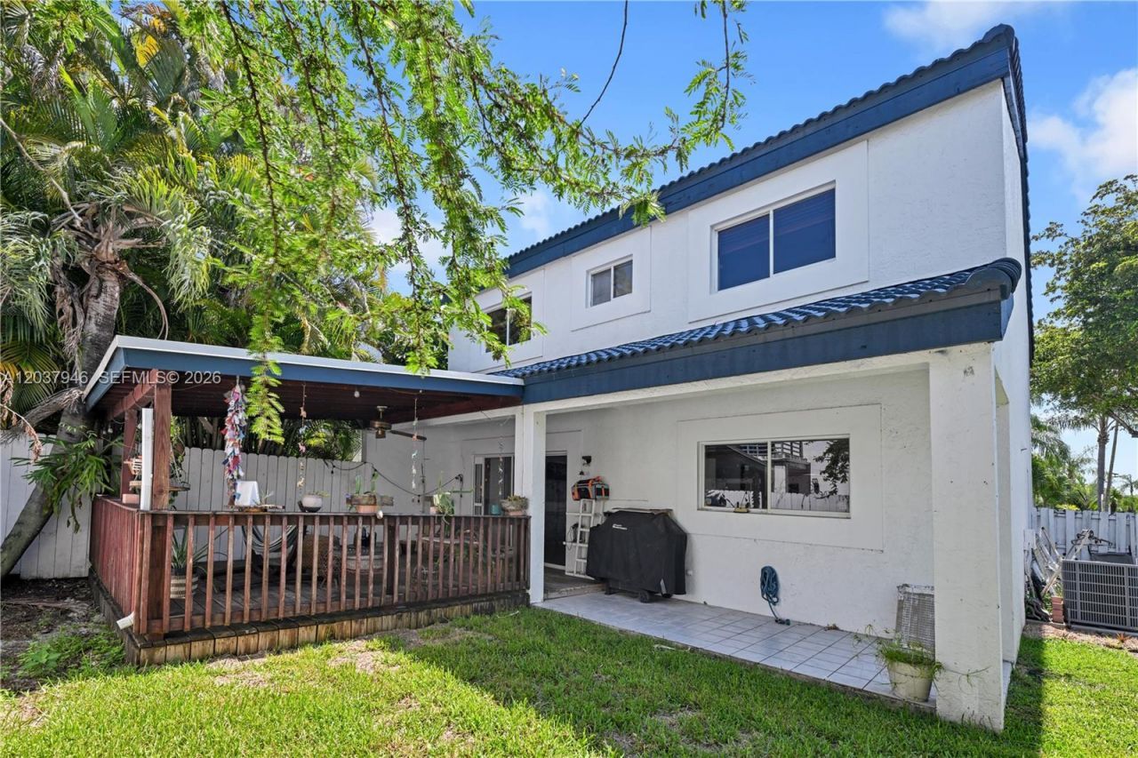 21150 NE 3rd Ave , Miami, FL 33179 Photo