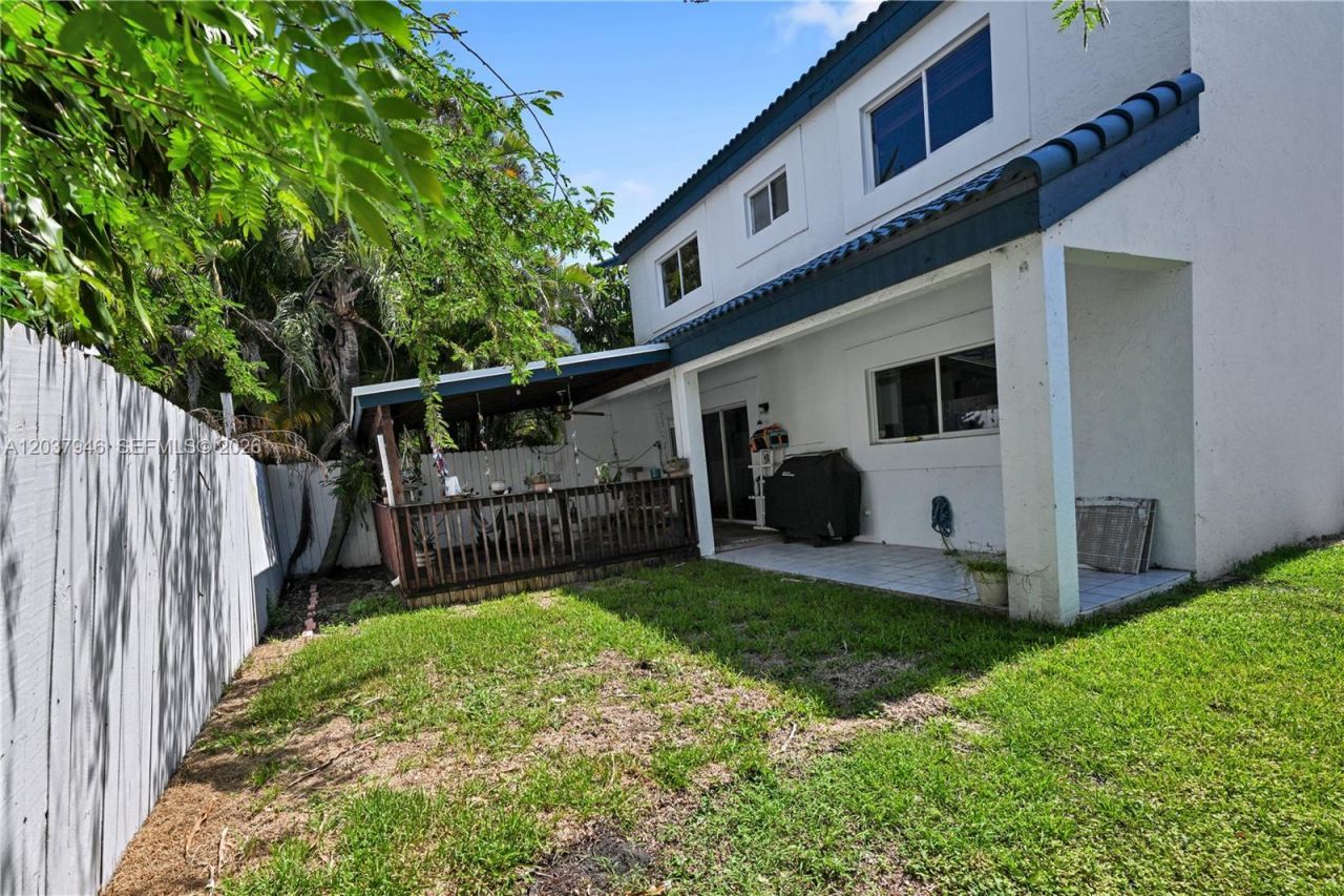 21150 NE 3rd Ave , Miami, FL 33179 Photo