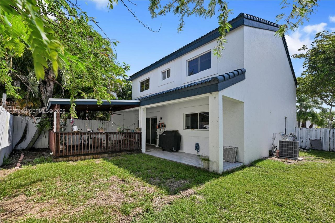 21150 NE 3rd Ave , Miami, FL 33179 Photo