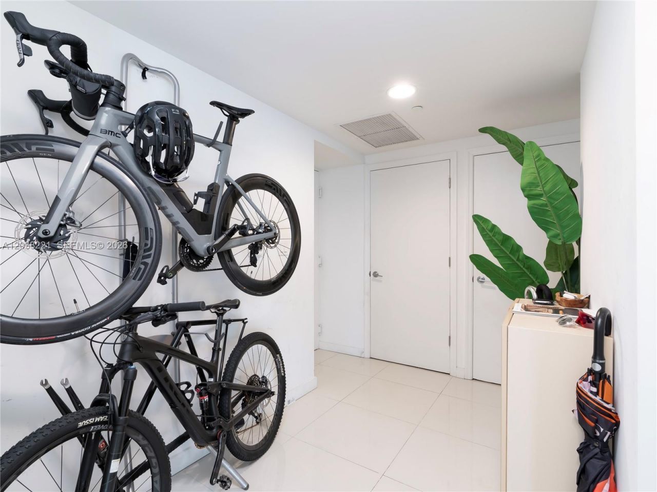 500 Brickell Ave, Unit 402, Miami, FL 33131 Photo