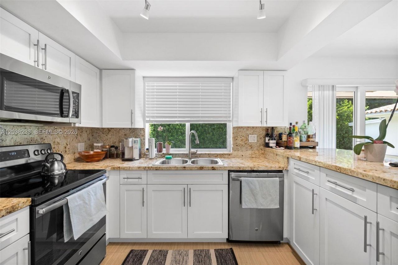 811 Capri St, Coral Gables, FL 33134 Photo