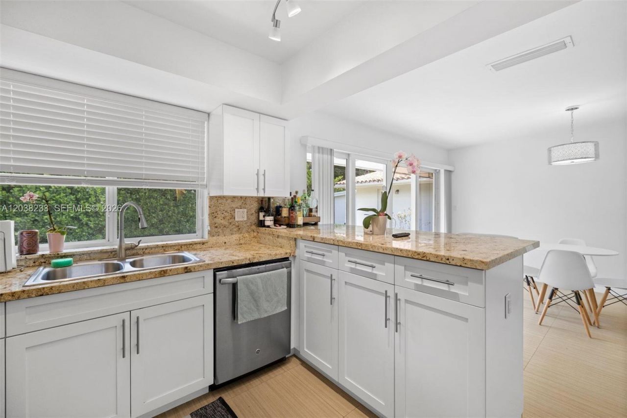811 Capri St, Coral Gables, FL 33134 Photo