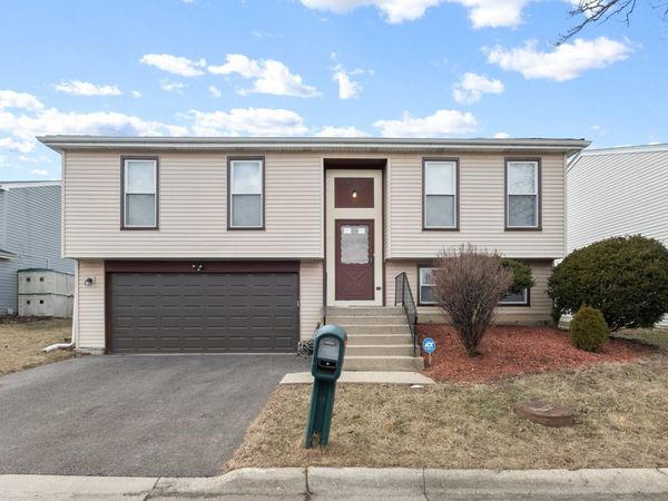 572 Oswego Drive , Carol Stream, IL 60188