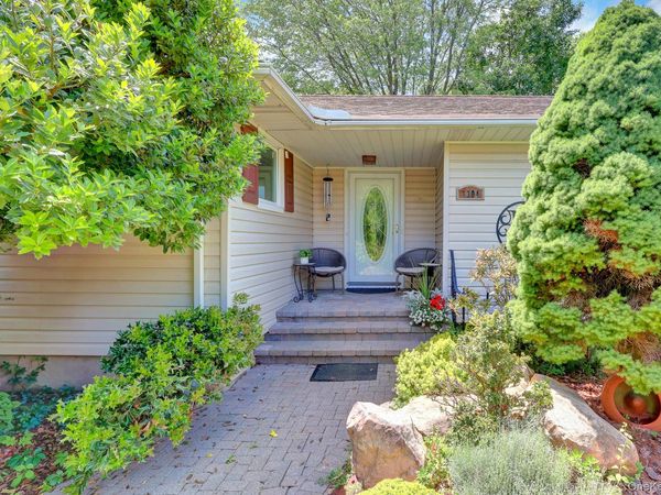 1304 Sycamore Avenue , Bohemia, NY 11716