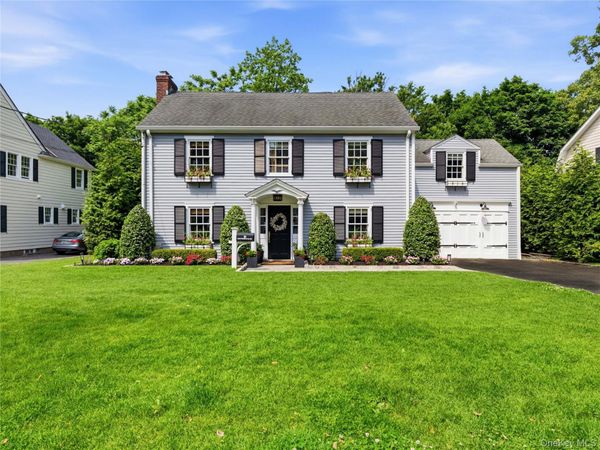 29 Hawthorne Place , Manhasset, NY 11030
