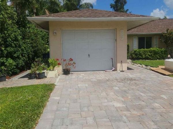 9209 Seville RD, FORT MYERS, FL 33967