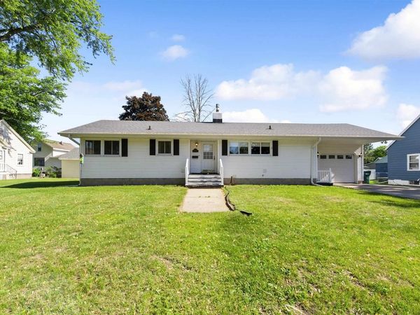1024 W HOSMER STREET, Marinette, WI 54143