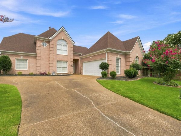 1646 FORSYTHE DR, Collierville, TN 38017