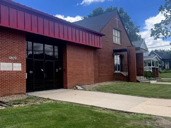 1809 9th Street SW, Cedar Rapids, IA 52404