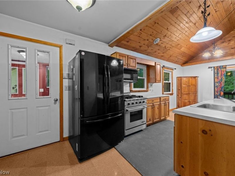 9249 Gilbert Road, Ravenna, OH 44266 Photo 10