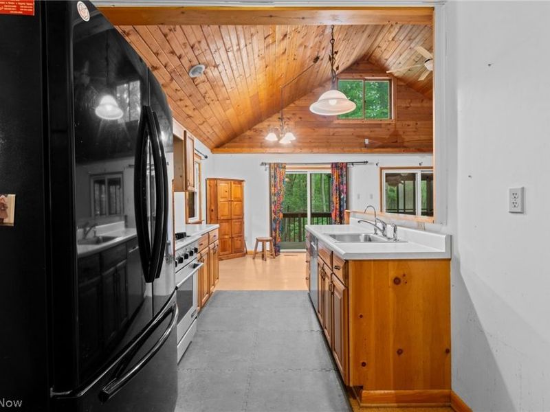 9249 Gilbert Road, Ravenna, OH 44266 Photo 11