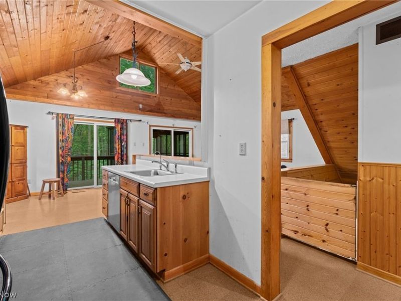 9249 Gilbert Road, Ravenna, OH 44266 Photo 12