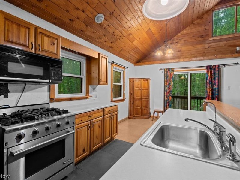 9249 Gilbert Road, Ravenna, OH 44266 Photo 13