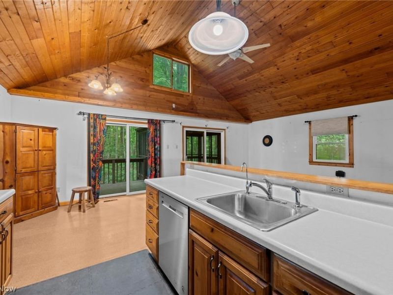 9249 Gilbert Road, Ravenna, OH 44266 Photo 14