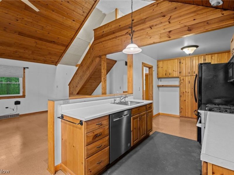 9249 Gilbert Road, Ravenna, OH 44266 Photo 15