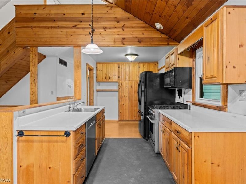 9249 Gilbert Road, Ravenna, OH 44266 Photo 16