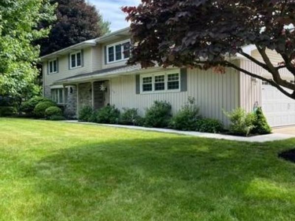 15 STONELEIGH DRIVE, LEBANON, PA 17042
