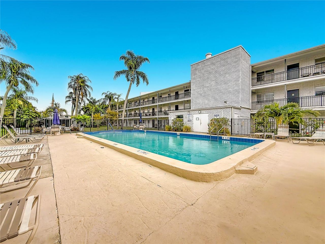 4050 4th Street N, Unit 304, Saint Petersburg, FL 33703 Photo