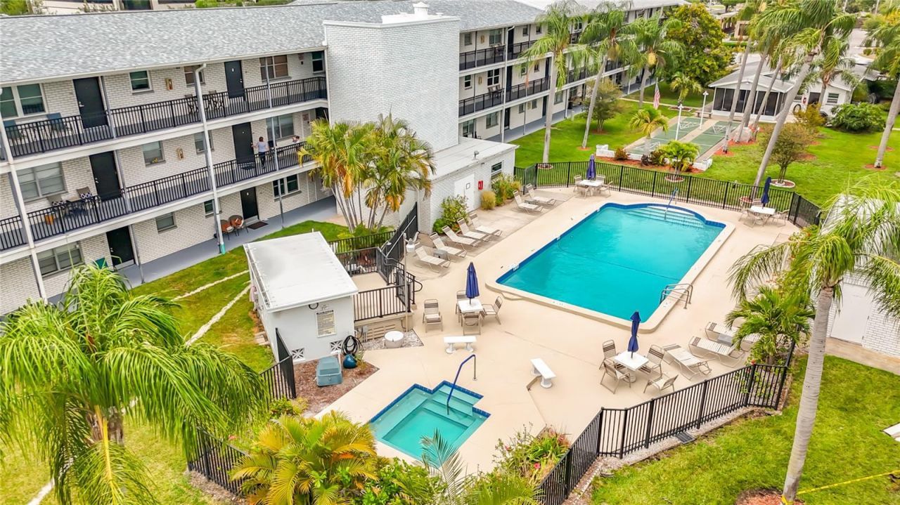 4050 4th Street N, Unit 304, Saint Petersburg, FL 33703 Photo