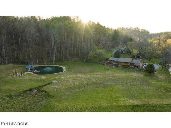 4242 Pearl Valley Rd, Sevierville, TN 37876