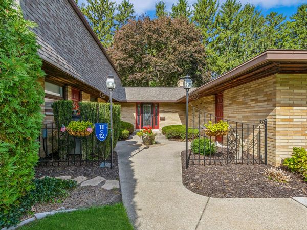 2727 S Lakeshore Drive, Unit C11, St. Joseph, MI 49085