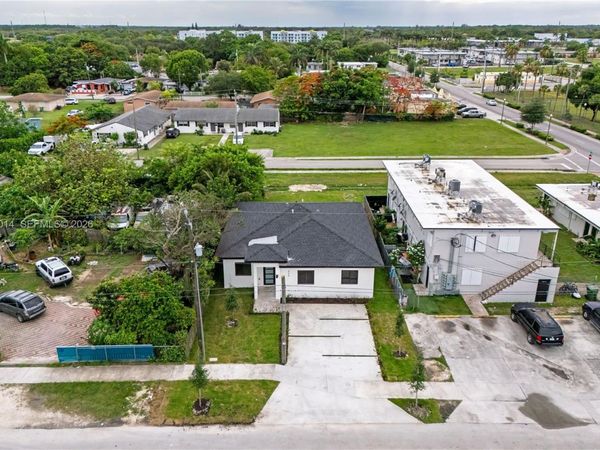 426 SW 9th Ave , Homestead, FL 33030
