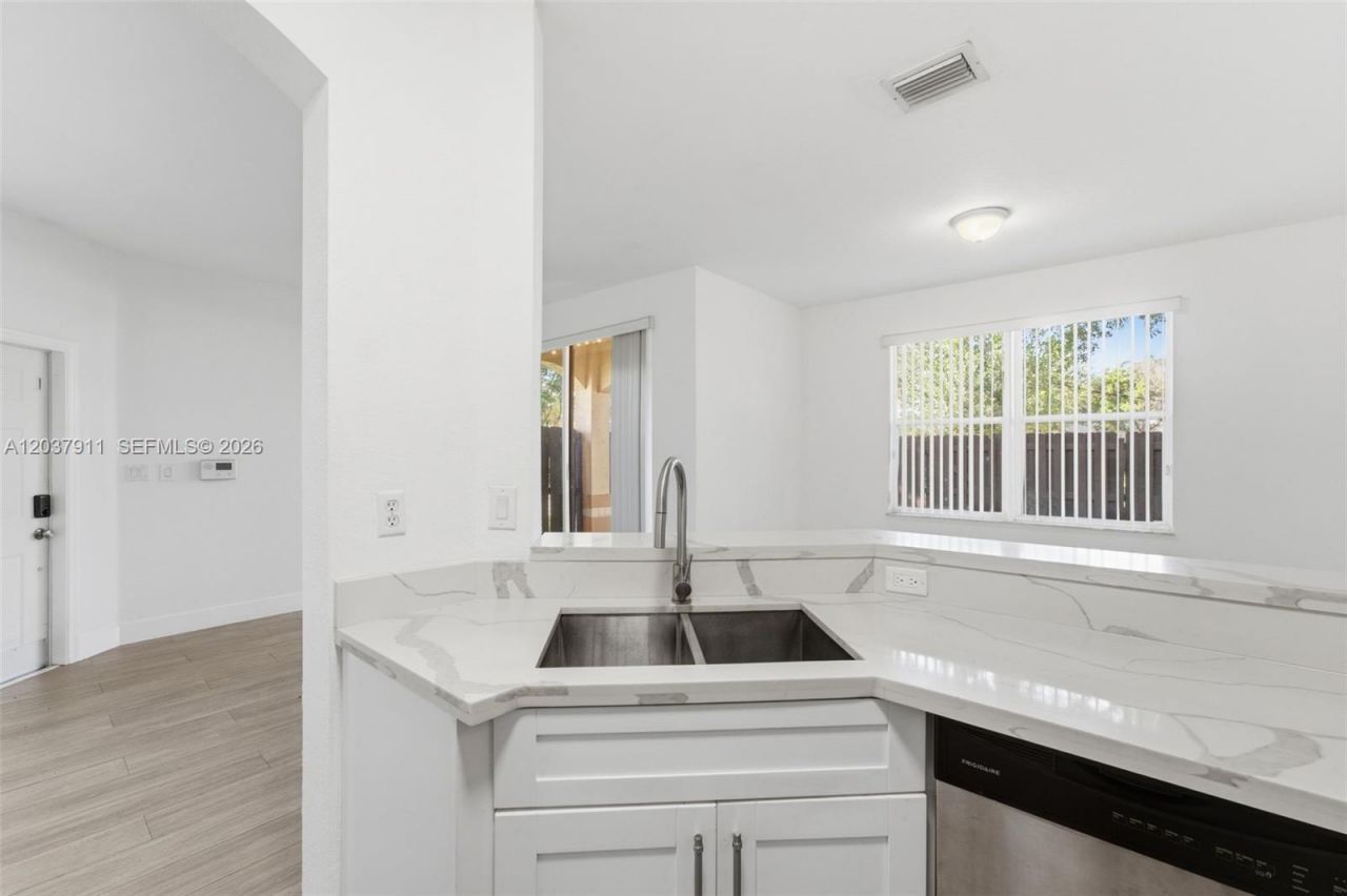 12594 SW 122nd St, Miami, FL 33186 Photo