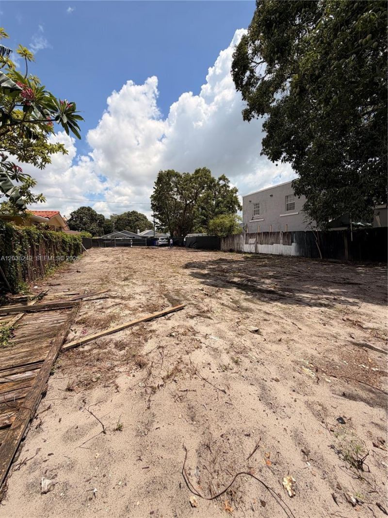2544 SW 17th St, Miami, FL 33145 Photo