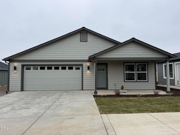 640 NE Mitchell Street, Unit 167, Madras, OR 97741