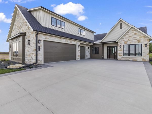 3416 E Bronze Ln, Sioux Falls, SD 57110