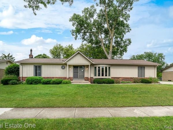 53081 Scenic Drive , Shelby Twp, MI 48316