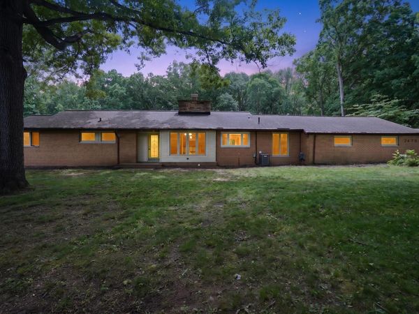 2475 Park Drive, Jackson, MI 49203