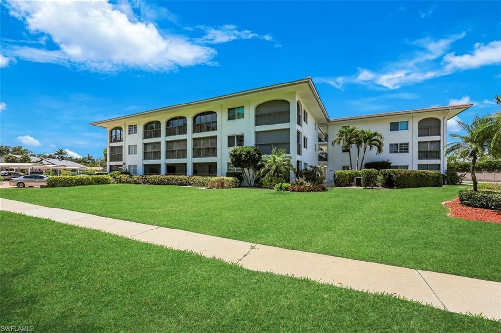 5 High Point Cir W, Unit 204, Naples, FL 34103 Photo