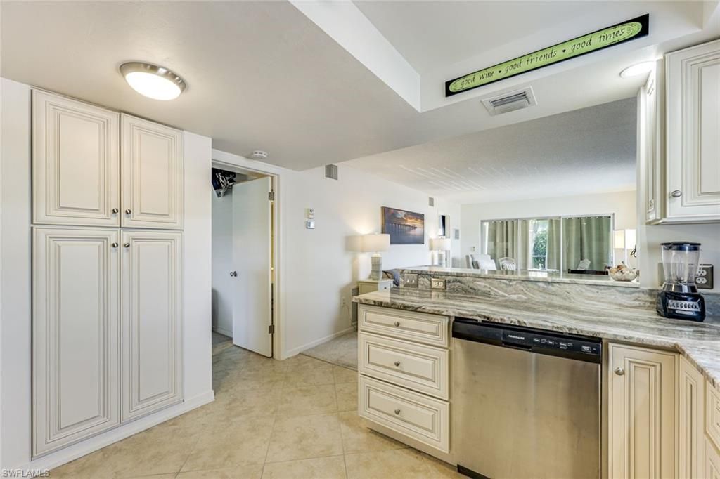 5 High Point Cir W, Unit 204, Naples, FL 34103 Photo
