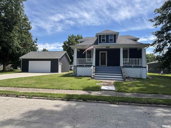 906 E ADAMS Street, Taylorville, IL 62568