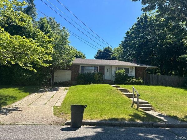 1533 Agate Street , Bay Shore, NY 11706
