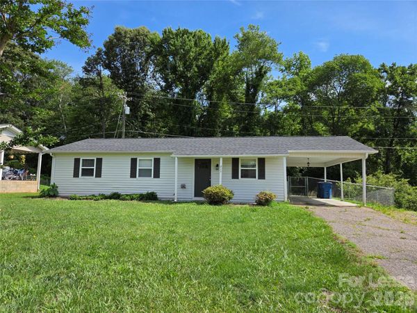 217 Foxwood Drive , Maiden, NC 28650