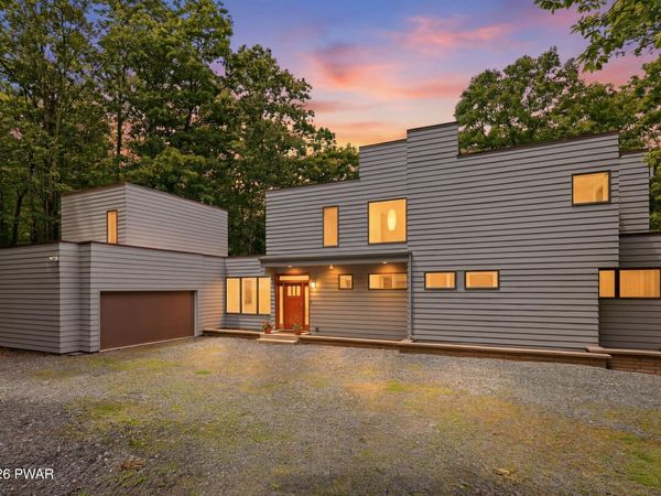 128 Broadmoor Drive , Hawley, PA 18428