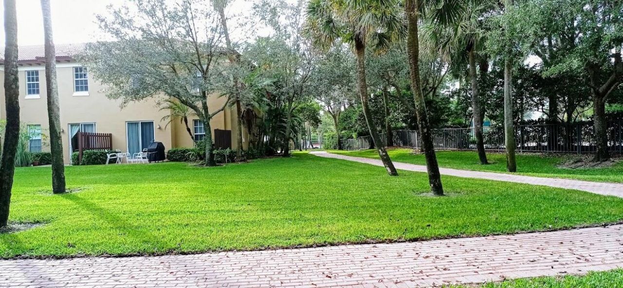 2812 Eagle Rock Circle, Unit 906, West Palm Beach, FL 33411 Photo